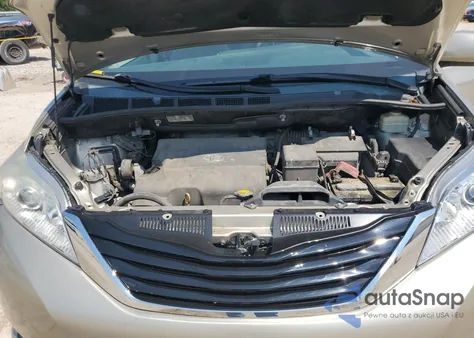 2015 Toyota Sienna Le z USA, uszkodzony, nr VIN 5TDKK3DC2FS593293